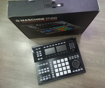 Native Instruments Maschine Studio Usato