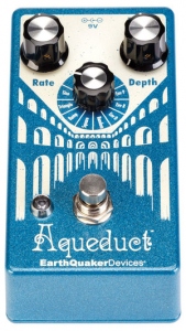 Earthquaker Aqueduct Pitch Vibrato