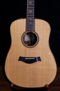 TAYLOR 910E ELECTRO ACOUSTIC GUITAR