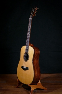 TAYLOR 910E ELECTRO ACOUSTIC GUITAR