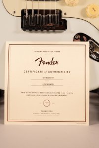 Fender American Ultra Stratocaster HSS Rosewood Fingerboard Sonic Blue