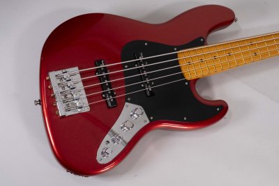 Fender Jazz Ultra II red 5 c Usato
