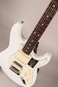 Fender American Ultra Stratocaster HSS Rosewood Fingerboard Sonic Blue