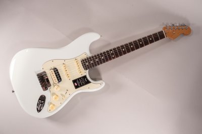 Fender American Ultra Stratocaster HSS Rosewood Fingerboard Sonic Blue