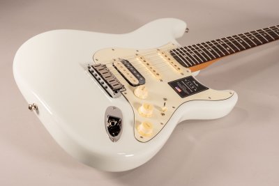 Fender American Ultra Stratocaster HSS Rosewood Fingerboard Sonic Blue