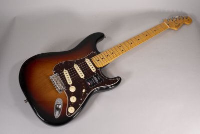 FENDER STRATO PRO II 2023 SB USATA