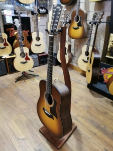 Taylor 150E Walnut Sitka Sunburst Chitarra Acustica 12 Corde