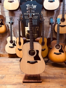 Taylor 110E Walnut Sitka Chitarra Acustica Dreadnought