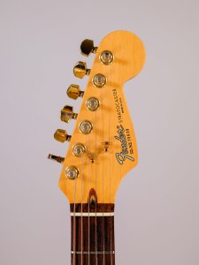 FENDER STRATO DLX SPECIAL ED '92 USATA