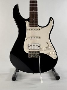 YAMAHA PACIFICA 112 USATA