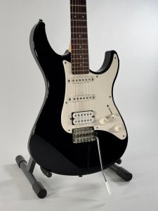 YAMAHA PACIFICA 112 USATA